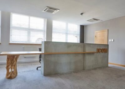 Beton w biurze ICOM