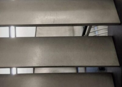 stopnie zawieszone z betonu e1548685702588