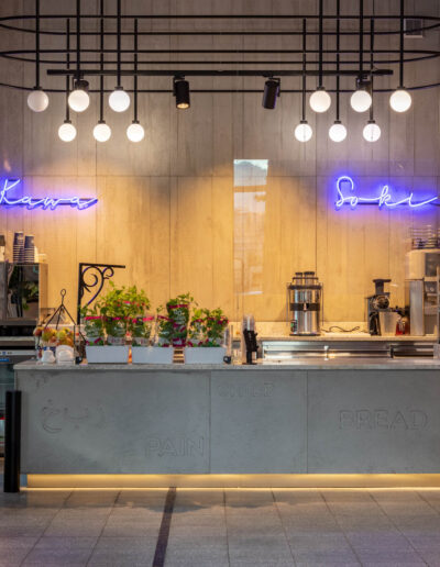 Okładzina betonowa lady piekarni oraz ściany z płyty betonowej