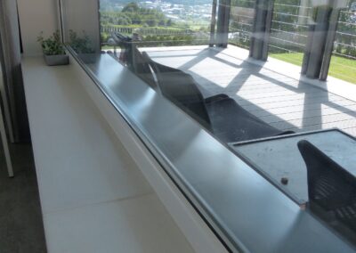 Parapet betonowy biały wewnętrzny