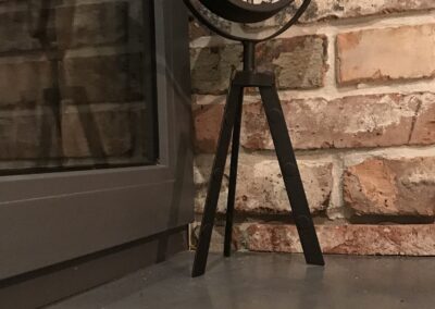 Porowata struktura parapetów betonowych